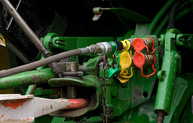 SCHAUENBURG Industrietechnik ÖldruckMaster an Traktor und Schlepper, Einsatz Landwirtschaft